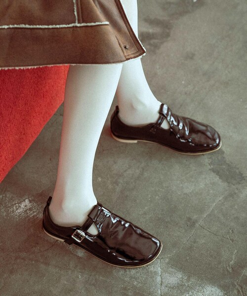 KBF（ケイビーエフ）の「Tストラップガラスローファー（その他シューズ・レディース・NAVY/BLACK・36/37/38）」の15枚目の写真