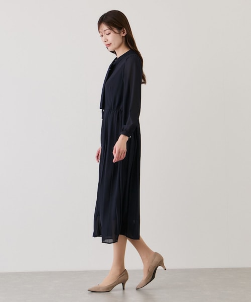 Jayro（ジャイロ）の「ボウタイプリーツワンピース（ワンピース・レディース・ブラック系/ライトグレー/ネイビー・M）」の11枚目の写真