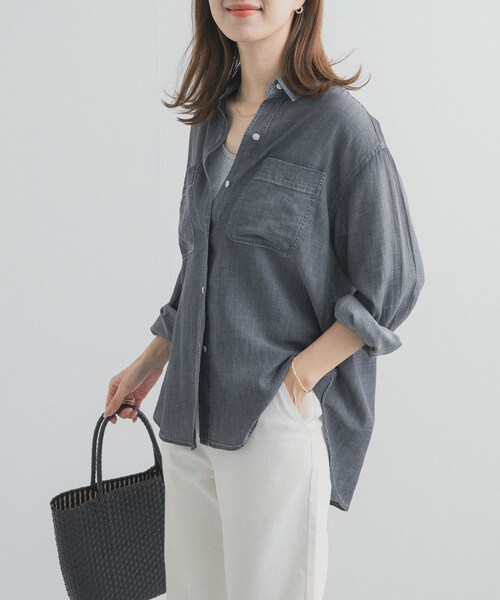 URBAN RESEARCH DOORS(アーバンリサーチドアーズ)の「シアーデニムシャツ(シャツ/ブラウス・レディース・INDIGO/BLACK・Free)」の4枚目の写真