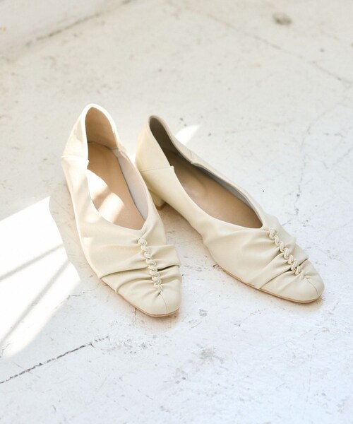 VIS（ビス）の「ギャザーバブーシュパンプス（パンプス・レディース・ブラック/オフホワイト・L/M）」の2枚目の写真