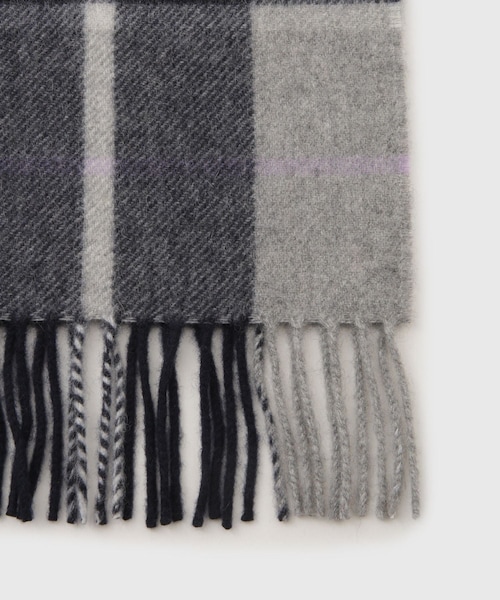 ADAM ET ROPE'（アダムエロペ）の「【Joshua Ellis/ジョシュア エリス】CHECK（マフラー・メンズ・グレー・F）」の8枚目の写真