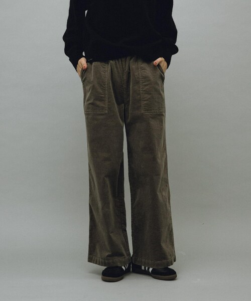 URBAN RESEARCH Sonny Label（アーバンリサーチサニーレーベル）の「コーデュロイベイカーイージーパンツ（その他パンツ・レディース・アイボリー/グレージュ/チャコール・36/38）」の15枚目の写真