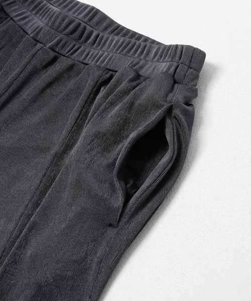 KBF(ケイビーエフ)の「シャイニーフレアイージーパンツ(その他パンツ・レディース・CHARCOAL/BLACK/BEIGE・One)」の22枚目の写真