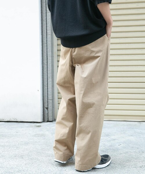 URBAN RESEARCH DOORS(アーバンリサーチドアーズ)の「FORK&SPOON クリンクルワイドパンツ(その他パンツ・メンズ・BEIGE/DARK NAVY・4/5)」の5枚目の写真