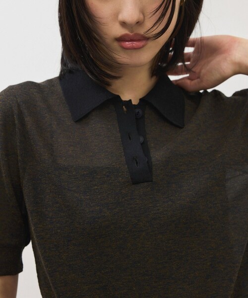 ADAM ET ROPE'(アダムエロペ)の「【定番】ラミーニットポロシャツ(ポロシャツ・レディース・キナリ/ダークブラウン系/サックス・F)」の2枚目の写真