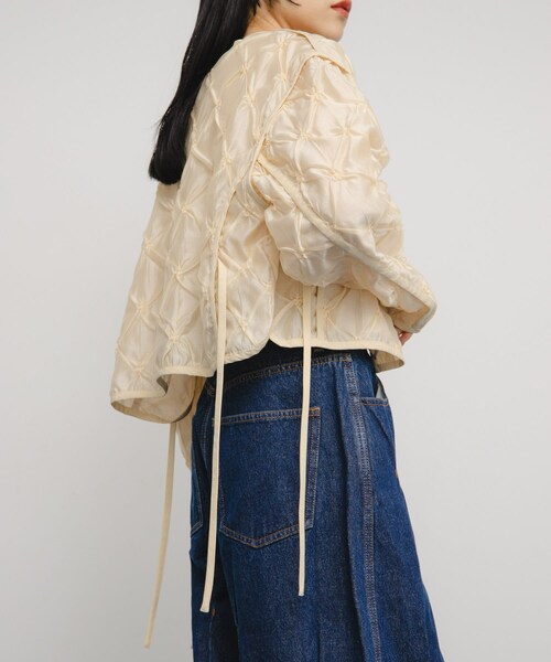 KBF（ケイビーエフ）の「シャーリングショートジャケット（ブルゾン・レディース・IVORY/BLACK・one）」の7枚目の写真