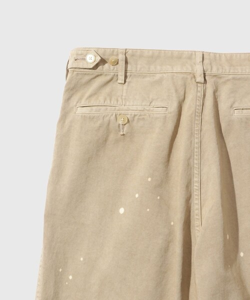 ADAM ET ROPE'（アダムエロペ）の「【AURALEE/オーラリー】GARMENT-DYED FINX LIGHT CHINO ONE-TUCK WIDE PANTS（チノパンツ・メンズ・ブラック/ベージュ・3/4/5）」の11枚目の写真