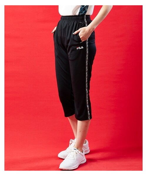 nissen（ニッセン）の「大きいサイズサイドラインクロップドパンツ（吸汗速乾・UVカット）／FILA（パンツ・レディース・チャコールグレー/ネイビー/ブラック・L/LL/3L/4L/5L/6L/8L/10L）」の4枚目の写真