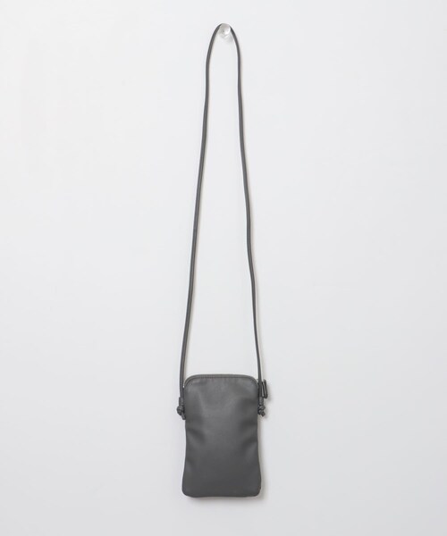 ITEMS URBANRESEARCH（アイテムズ アーバンリサーチ）の「Fake Leather Shoulder Bag（ショルダーバッグ・メンズ・GRY/BLK・-）」の8枚目の写真
