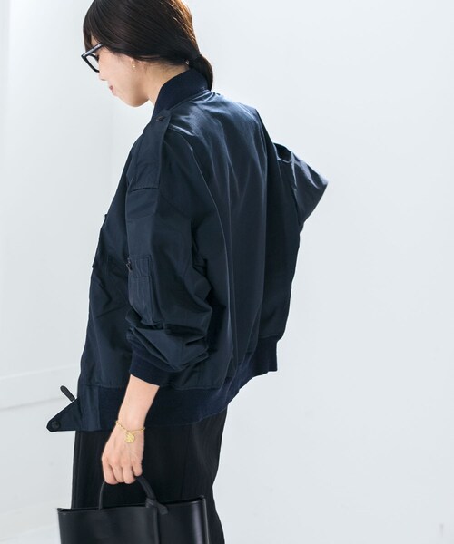 URBAN RESEARCH（アーバンリサーチ）の「CIOTA　スビンコットンナイロンツイルフライトジャケット（MA-1・レディース・ブラック/ネイビー・FREE）」の10枚目の写真