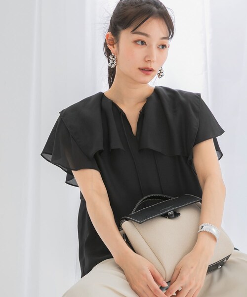 URBAN RESEARCH ROSSO（アーバンリサーチロッソ）の「イージーケアフリルブラウス（シャツ/ブラウス・レディース・OFF WHITE/TOMATO/BLACK・FREE）」の2枚目の写真