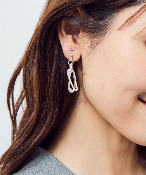 ROPE' PICNIC（ロペピクニック）の「スウィングメタルパーツイヤリング（イヤリング・レディース・ゴールド/シルバー・F）」の5枚目の写真