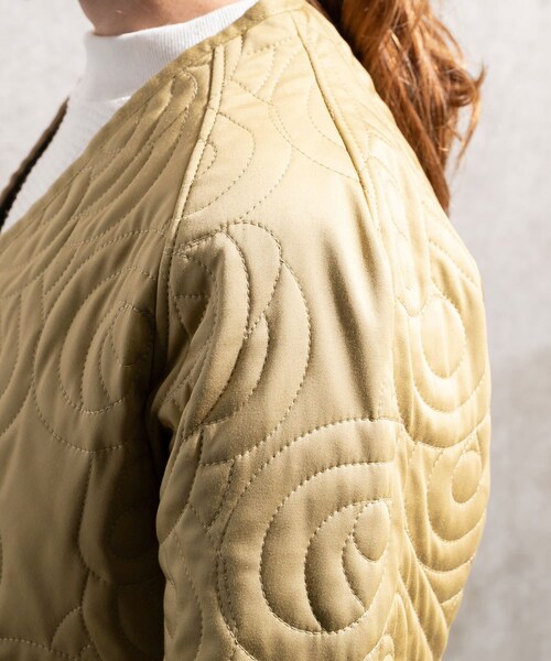 URBAN RESEARCH（アーバンリサーチ）の「MASK QUILTINGノーカラーショートジャケット∴（ノーカラージャケット・レディース・BEIGE/BLACK・1/2）」の17枚目の写真