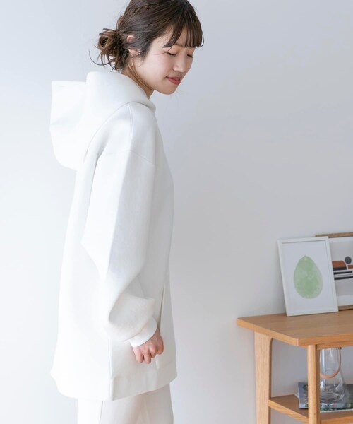 ITEMS URBANRESEARCH（アイテムズ アーバンリサーチ）の「ダンボールニットBIGパーカー（パーカー・レディース・LIGHT BLUE/WHITE/BLACK・one）」の9枚目の写真