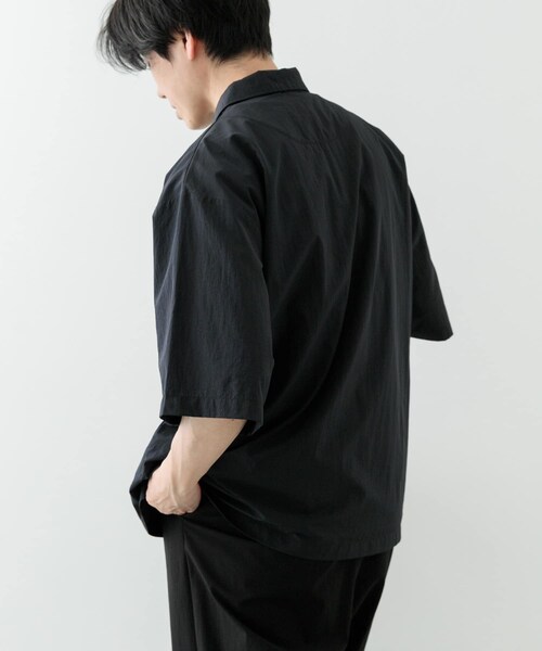 ITEMS URBANRESEARCH(アイテムズ アーバンリサーチ)の「『撥水/イージーケア/接触冷感/UVカット』タスランナイロンスナップボタンポロシャツ(ポロシャツ・メンズ・NVY/CHA/BLK・M/L)」の10枚目の写真