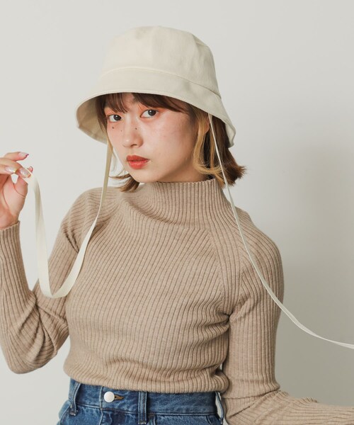 SENSE OF PLACE by URBAN RESEARCH(センスオブプレイスバイアーバンリサーチ)の「コットンツイルリボンバケットハット(ハット・レディース・IVORY/BLACK・One/one)」の5枚目の写真