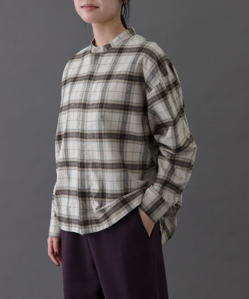 URBAN RESEARCH DOORS（アーバンリサーチドアーズ）の「FORK&SPOON　ブラッシュドチェックシャツ（シャツ/ブラウス・レディース・BLACK CHK/BEIGE CHK・1）」の14枚目の写真