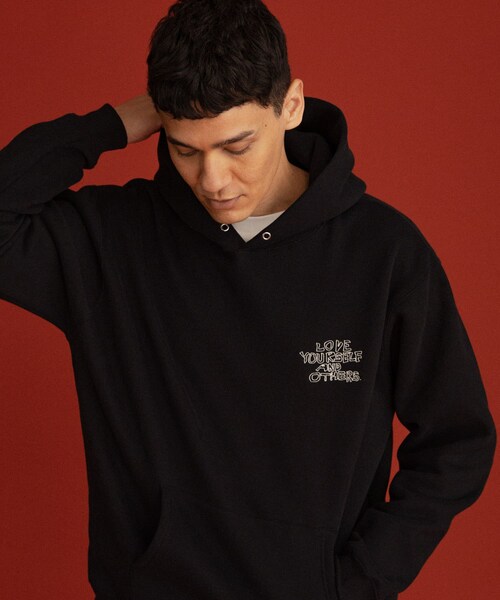 URBAN RESEARCH Sonny Label（アーバンリサーチサニーレーベル）の「オガワナツミ コラボスウェットフーディー（パーカー・メンズ・グレー/ブラウン/ブラック・M/L）」の5枚目の写真