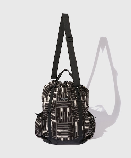 ADAM ET ROPE'（アダムエロペ）の「【ENGINEERED GARMENTS/エンジニアド ガーメンツ】UL 3 Way Bag - CL Tile Print Canvas（バックパック/リュック・メンズ・ブラック・F）」の6枚目の写真