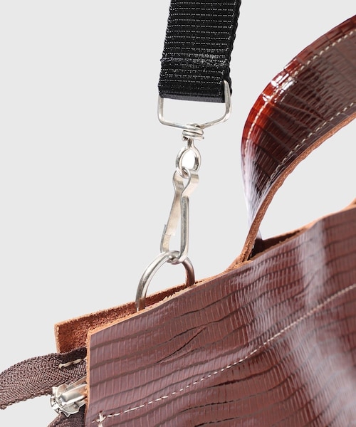 ADAM ET ROPE'(アダムエロペ)の「【CAMIEL FORTGENS/カミエル フォートヘンス】LEATHER MINI SHOPPER(ショルダーバッグ・メンズ・ダークブラウン・F)」の10枚目の写真