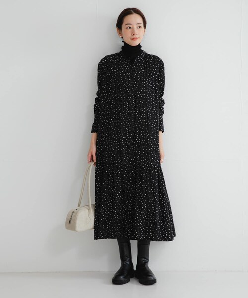 URBAN RESEARCH（アーバンリサーチ）の「ギャザーティアードワンピース（ワンピース・レディース・BLACK/CHARCOAL・Free）」の6枚目の写真