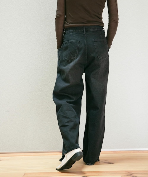 URBAN RESEARCH ROSSO（アーバンリサーチロッソ）の「YENN　TUCK BELT DESIGN PANTS（デニムパンツ・レディース・BLACK・36/38/40）」の17枚目の写真