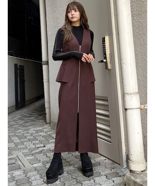 MURUA（ムルーア）の「フロントZIPペプラムジャンパースカート（ジャンパースカート・レディース・グレー/ブラック/ブラウン/ベージュ・1/2）」の5枚目の写真