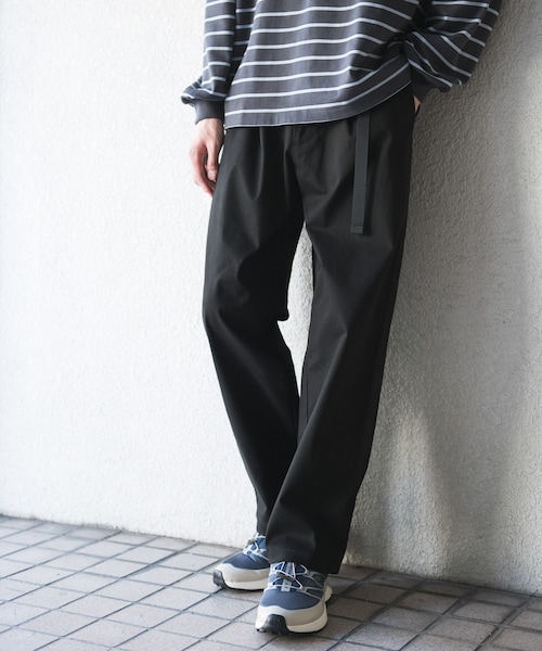 URBAN RESEARCH DOORS(アーバンリサーチドアーズ)の「ウェビングベルトチノパンツ(その他パンツ・メンズ・BLACK/CHARCOAL/MOCHA/OLIVE・S/M/L)」の1枚目の写真