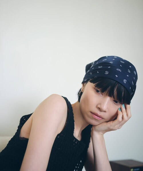 URBAN RESEARCH DOORS(アーバンリサーチドアーズ)の「大判ペイズリースカーフ(バンダナ/スカーフ・レディース・BEIGE/NAVY・One)」の10枚目の写真
