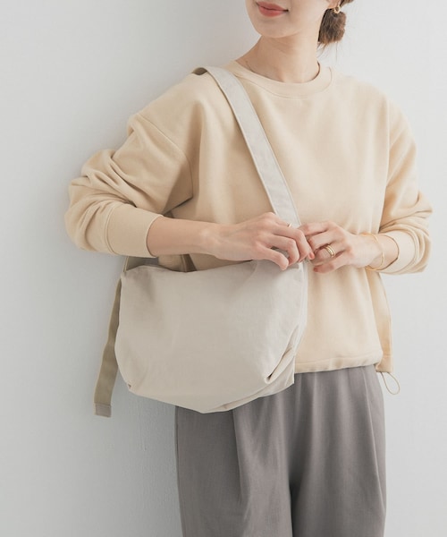 URBAN RESEARCH DOORS(アーバンリサーチドアーズ)の「ウォッシャブルミニショルダー(ショルダーバッグ・レディース・BLACK/L.BEIGE・One)」の2枚目の写真