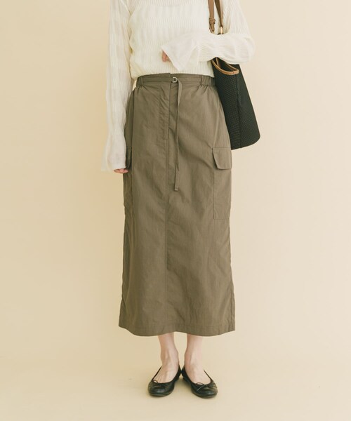ITEMS URBANRESEARCH(アイテムズ アーバンリサーチ)の「ナイロンカーゴタイトスカート(スカート・レディース・L.BEG/MOC/BLK・FREE/TALL)」の14枚目の写真