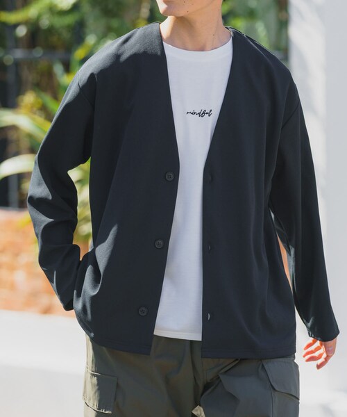ITEMS URBANRESEARCH(アイテムズ アーバンリサーチ)の「UVカット梨地カーディガン+刺繍Tシャツセット(楽着シリーズ)(カーディガン/ボレロ・メンズ・BLACK/CHARCOAL/BEIGE/BLUE・M/L)」の6枚目の写真