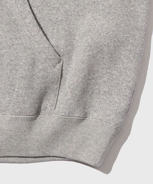 ADAM ET ROPE'(アダムエロペ)の「【AURALEE/オーラリー】SMOOTH SOFT BD SWEAT P/O PARKA(パーカー・メンズ・ブラック/ライトグレー・3/4)」の9枚目の写真