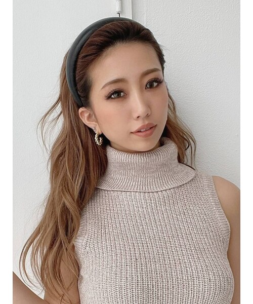 RESEXXY（リゼクシー）の「フェイクレザーカチューシャ（カチューシャ・レディース・ブラック/ブラウン/ベージュ・F）」の2枚目の写真