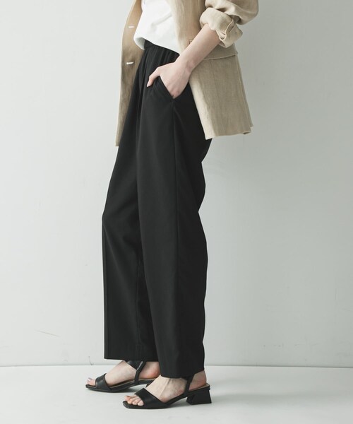 URBAN RESEARCH(アーバンリサーチ)の「『34サイズ/低身長向けも展開』ドロストテーパードパンツ(その他パンツ・レディース・BEIGE/BLUE/BLACK・34/36/38)」の6枚目の写真