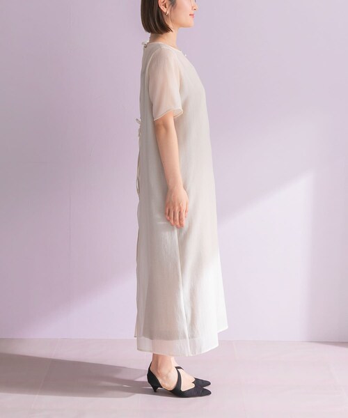 URBAN RESEARCH ROSSO（アーバンリサーチロッソ）の「ハーフスリーブオーガンジーバックオープンドレス（ワンピース・レディース・IVORY/BLACK・Free）」の13枚目の写真