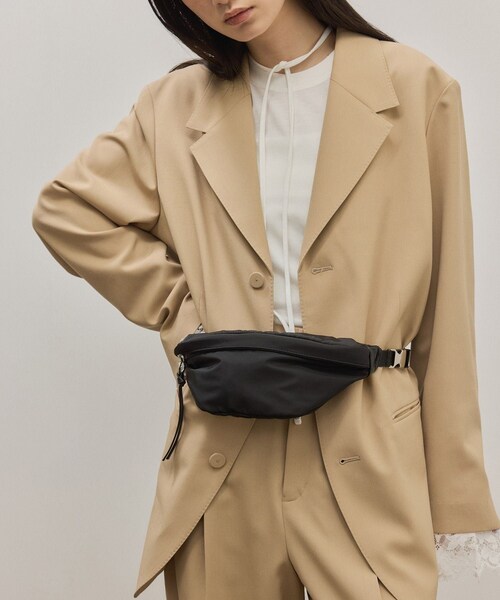 ADAM ET ROPE'（アダムエロペ）の「ミニボディーバッグ/撥水（ボディバッグ/ウエストポーチ・レディース・ブラック・F）」の4枚目の写真