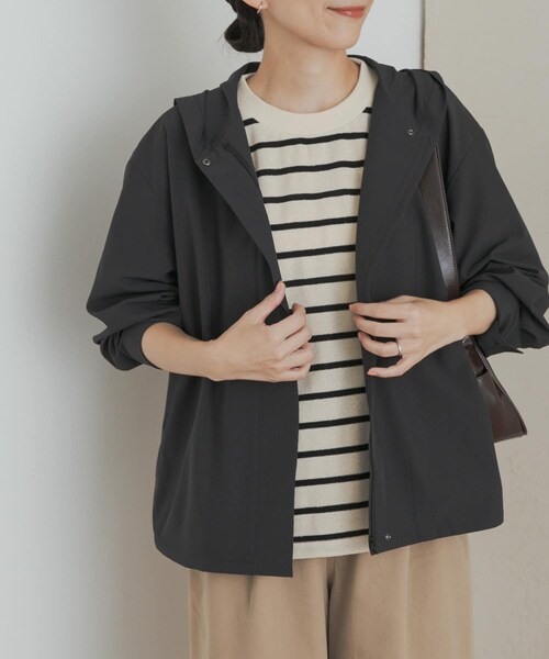 URBAN RESEARCH DOORS(アーバンリサーチドアーズ)の「『UR TECH MoLight』撥水UVカットフードジャケット(テーラードジャケット・レディース・CHARCOAL/BLACK・M)」の15枚目の写真