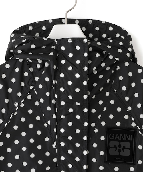 ADAM ET ROPE'(アダムエロペ)の「【J'aDoRe限定】【GANNI(ガニー)】Flyweight nylon jacket printed(ナイロンジャケット・レディース・ブラック・1)」の4枚目の写真