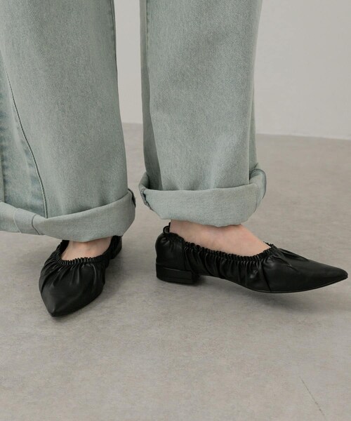 SENSE OF PLACE by URBAN RESEARCH（センスオブプレイスバイアーバンリサーチ）の「ギャザーフラットシューズ（バレエシューズ・レディース・BLACK/IVORY/SILVER・S/M/L）」の2枚目の写真