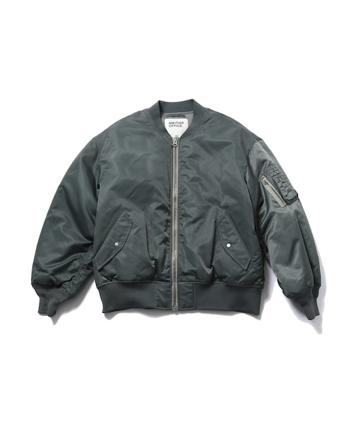 ADAM ET ROPE'（アダムエロペ）の「【ANOTHER OFFICE/アナザーオフィス】NEO MA-1 JACKET（MA-1・メンズ・ブラック/オリーブ・2/3）」の4枚目の写真