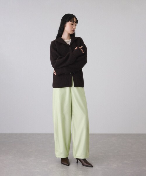 ADAM ET ROPE'(アダムエロペ)の「グロスボンディングコクーンパンツ(その他パンツ・レディース・ブラック/ライトグリーン・36/38)」の11枚目の写真