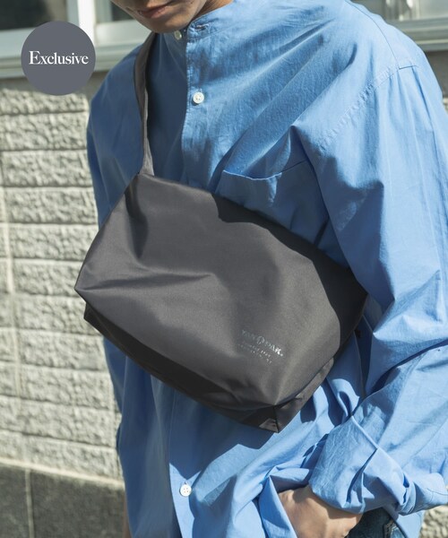 URBAN RESEARCH DOORS（アーバンリサーチドアーズ）の「『撥水』『別注』YAKPAK×DOORS　SHOULDER BAG S（ショルダーバッグ・メンズ・NAVY/BLACK/CHARCOAL/BEIGE・-）」の2枚目の写真