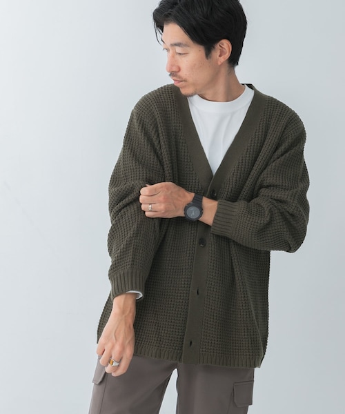 ITEMS URBANRESEARCH(アイテムズ アーバンリサーチ)の「ワッフル編み Vネックニットカーディガン(カーディガン/ボレロ・メンズ・MOC/OFF/BLK/CHA/OLV・S/M/L)」の5枚目の写真