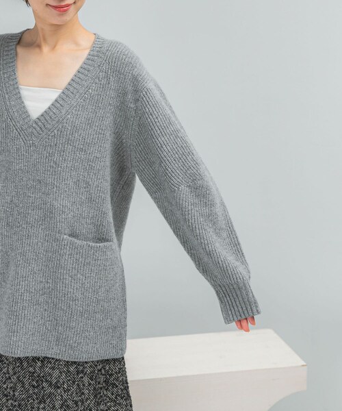 URBAN RESEARCH ROSSO（アーバンリサーチロッソ）の「アルパカ混カーブスリーブVネックプルオーバー（ニット/セーター・レディース・GRAY/PINK/NAVY・Free）」の14枚目の写真