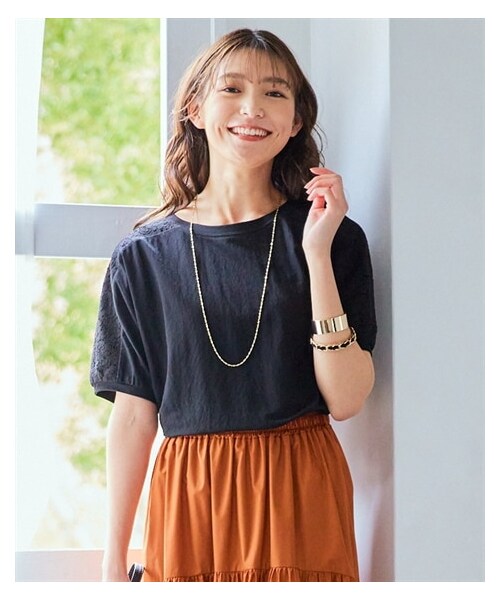 nissen（ニッセン）の「大きいサイズ美ラクRUタッチレース切替デザインプルオーバー（接触冷感・UVカット）（Tシャツ/カットソー・レディース・カーキ/ネイビー/シュガーブラウン/黒・L/LL/3L/4L/5L/6L/8L/10L）」の5枚目の写真