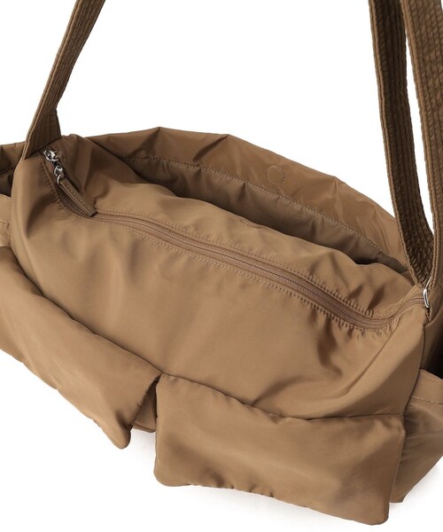 ADAM ET ROPE'(アダムエロペ)の「【WEB限定】撥水ビッグショルダーダブルポケットバッグ(ショルダーバッグ・レディース・ブラック/ブラウン系・F)」の20枚目の写真