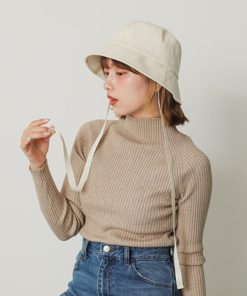 SENSE OF PLACE by URBAN RESEARCH(センスオブプレイスバイアーバンリサーチ)の「コットンツイルリボンバケットハット(ハット・レディース・IVORY/BLACK・One/one)」の1枚目の写真