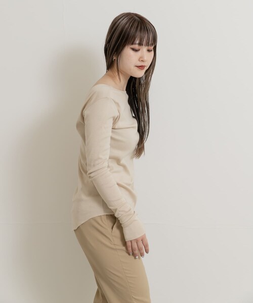 THE GOODLAND MARKET(ザグッドランドマーケット)の「&her Deep V LONG-SLEEVE Tops(Tシャツ/カットソー・レディース・BEIGE/CHARCOAL・FREE)」の15枚目の写真