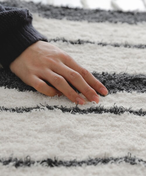 URBAN RESEARCH DOORS（アーバンリサーチドアーズ）の「『別注』JARAPA×DOORS LIVING PRODUCTS　ボーダーラグ 170×240（インテリア雑貨・メンズ・CHARCOAL/LIGHT BLUE・L）」の8枚目の写真